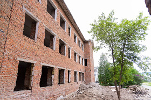 Продолжается капитальный ремонт школы №2, расположенной по адресу Луговая, 15