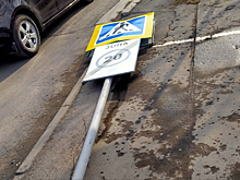 Дорожный знак упал в центре Кемерова