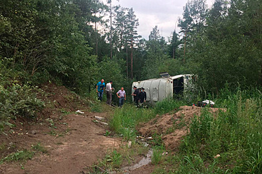 Последствия ДТП с перевернувшимся автобусом в Бурятии попали на видео