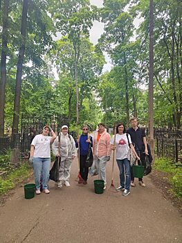 Память и благодарность: волонтеры Мосгорнаследия привели в порядок захоронения Героев Великой Отечественной войны