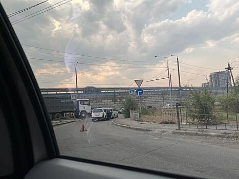 Улицу Шилова сковала пробка