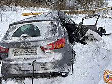 Электричка протаранила легковушку в Тверской области