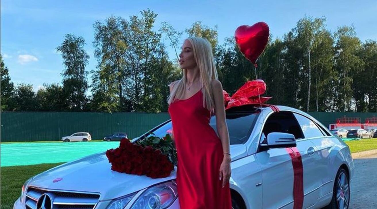 Участница дома2 на авто