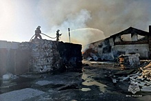 В Калининградской области вспыхнул склад прессованного картона