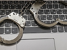 Работника ФСИН арестовали за призывы к терроризму в статусе WhatsApp*