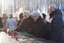 В Ханты-Мансийске прошел митинг в память павших в Сталинградской битве