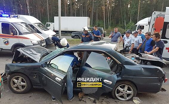 Четверо человек пострадали в ДТП на Бердском шоссе