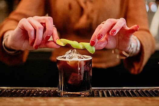 97-летняя барменша рассказала о лучшей части своей работы