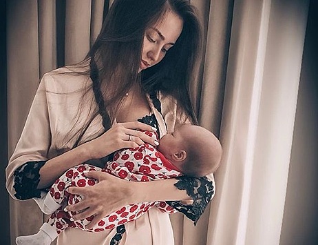 Костенко показала очень личное фото с дочерью и рассказала о плохом самочувствии после родов