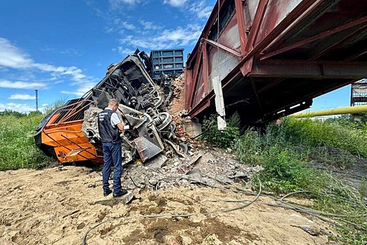 В Хабаровском крае сошел с рельсов маневровый локомотив