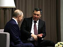 Президент Киргизии продемонстрировал подаренную Путиным машину
