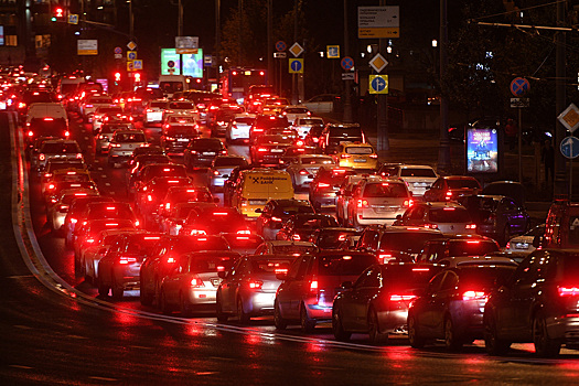 Москва встала в пробках