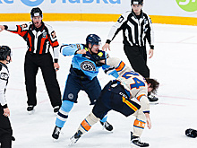 Четыре драки состоялись в матче КХЛ между "Сибирью" и "Шанхаем"