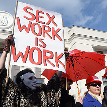 На Майдан вышли работницы секс-индустрии, они протестуют