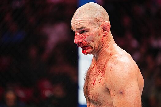 Экс-чемпион UFC: Стрикленд сдался после того, как ему сломали нос