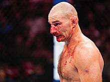 Экс-чемпион UFC: Стрикленд сдался после того, как ему сломали нос