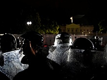 Грузовик въехал в толпу протестующих в Миннеаполисе