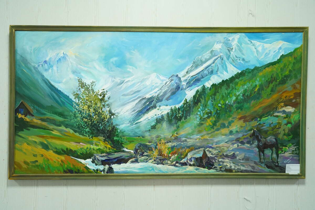 «Дыхание гор»: выставка альпинистки и художницы Елены Чотчаевой открылась в картинной галерее Черкесска