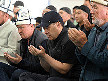 Садыр Жапаров совершил молитву в центральной мечети Чолпон-Аты по случаю Курман айта