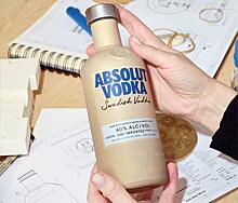 В Великобритании начали продавать водку Absolut в бумажных бутылках: Новости ➕1, 02.06.2023