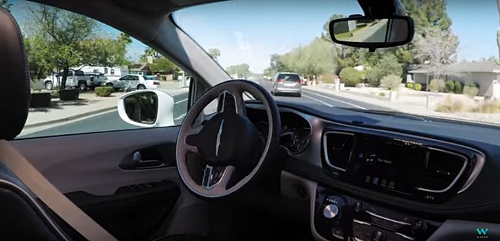 Видео: Waymo показала поездку на беспилотном автомобиле без водителя за рулем