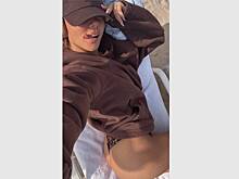 Анна Седокова похвасталась фигурой в леопардовых трусах