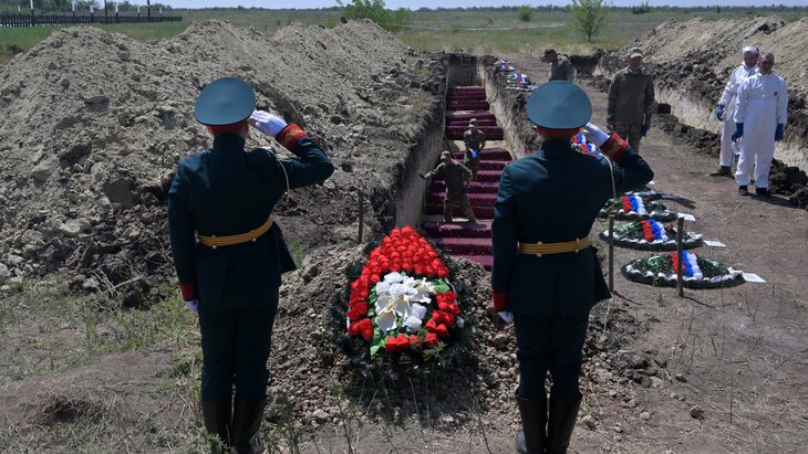 Похороны 20 неопознанных участников СВО прошли в Луганске