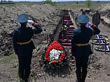 Похороны 20 неопознанных участников СВО прошли в Луганске