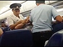 В Уфе с рейса сняли пьяного пассажира, устроившего дебош