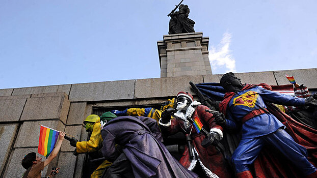 Почему в Восточной Европе идет война с памятниками красноармейцам