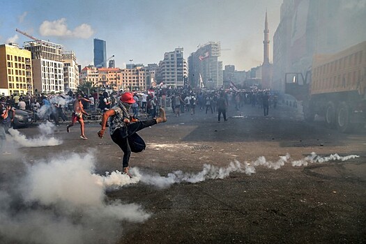Российские журналисты попали под слезоточивый газ в Бейруте