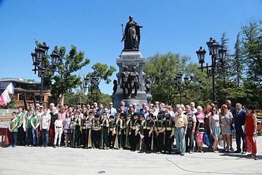 Из Санкт-Петербурга в Симферополь – в Крыму встретили автопробег «Путь на пользу»