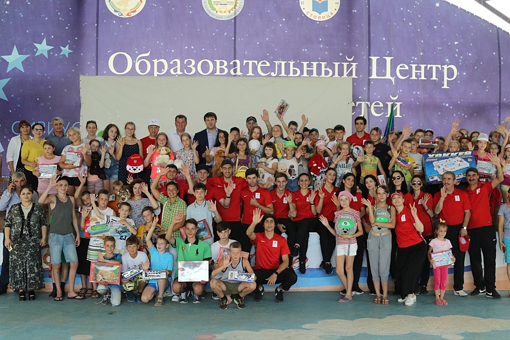 Для детей из Луганска устроили праздник