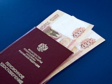 Юрист объяснил, возможно ли получать пенсию в 100 тысяч рублей