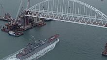 Морская операция по установке второй арки Крымского моста завершена