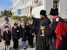 99 казачат выселковской школы приняли присягу и пополнили ряды Союза Казачьей молодёжи Кубани