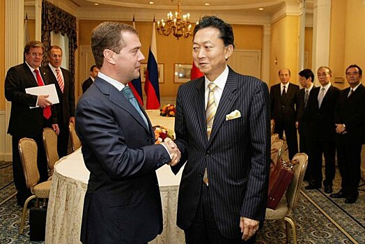 Экс-премьер Японии выступил за признание Крыма российским