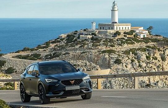 Появились первые фотографии кроссовера Cupra Formentor