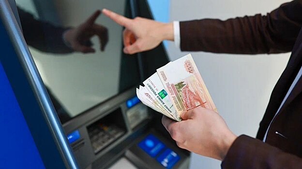 Спрос на снятие наличных у россиян снижается