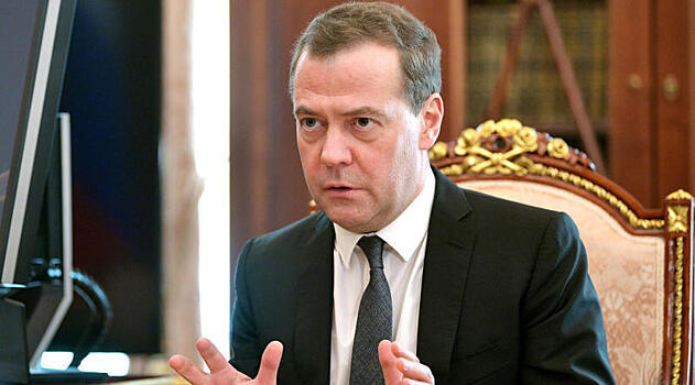 Медведев успокоил Ивлеву, спросившую про Youtube