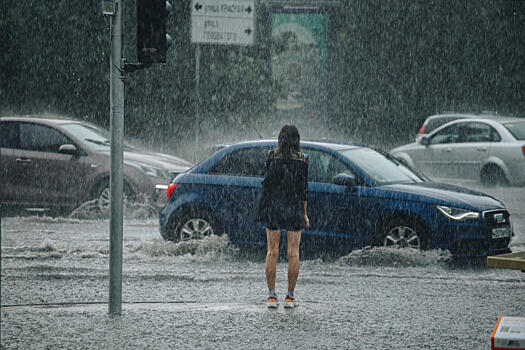В Краснодаре ликвидируют около 40 подтоплений после сильного дождя