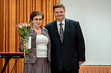 Депутат Подольска поздравил сотрудниц военного госпиталя с праздником Весны