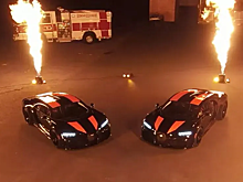 Первые две модели Bugatti Chiron Super Sport 300+ доставили на фейерверк-шоу