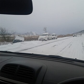 Машина улетела в кювет на приморской трассе