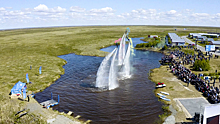 Самый большой флаг России над водоемом: за день на Ямале установили сразу два национальных рекорда. ВИДЕО