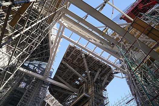 На самой мощной стройке в Кемерове готов исполинский объект – фото с места