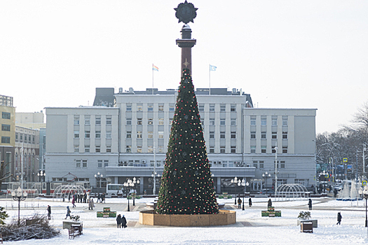 В Калининграде начали демонтаж новогодних украшений