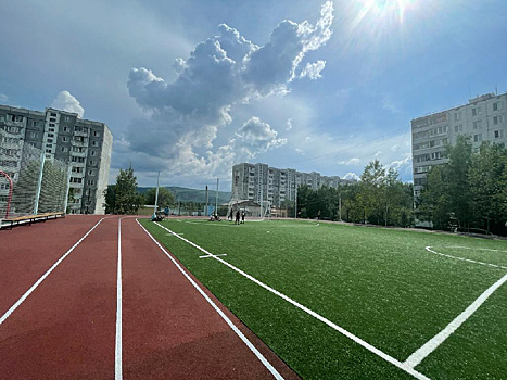 По поручению губернатора Василия Орлова в Тынде построили современный пришкольный стадион