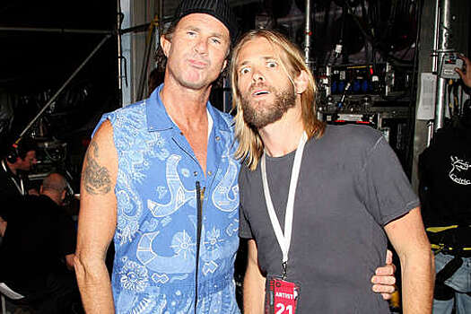 Red Hot Chili Peppers посвятили концерт погибшему барабанщику Foo Fighters