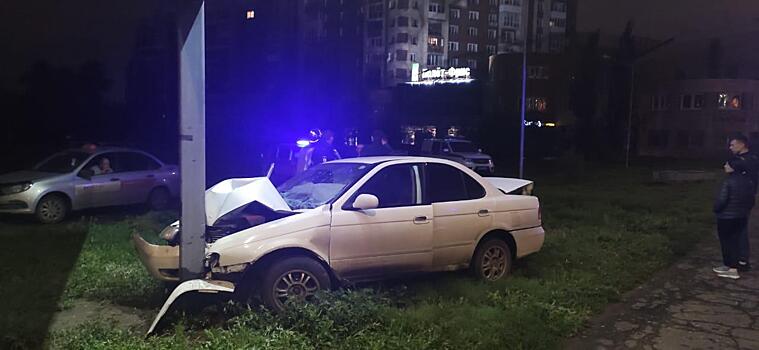 В Омске на Богдана Хмельницкого в аварии погиб 20-летний водитель